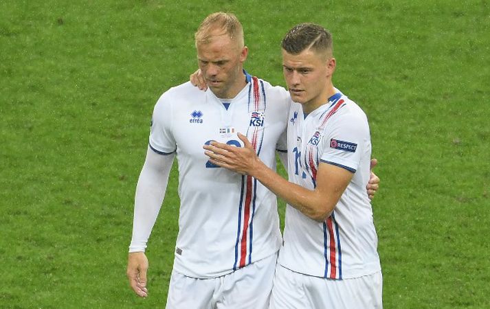 Eiður og Alfreð ganga af velli 5-2 tap Íslands fyrir Frakklandi í 8-liða úrslitum á EM í fyrra.