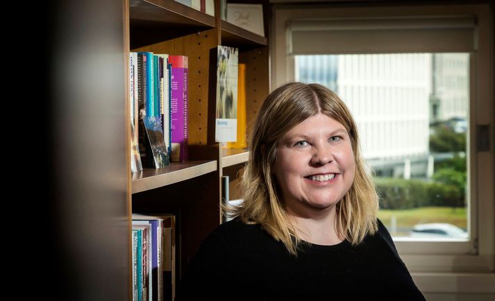Sigrún Ólafsdóttir er formaður Félags prófessora í ríkisháskólum. Hún hefur miklar áhyggjur af framtíð háskólakerfisins á Íslandi.