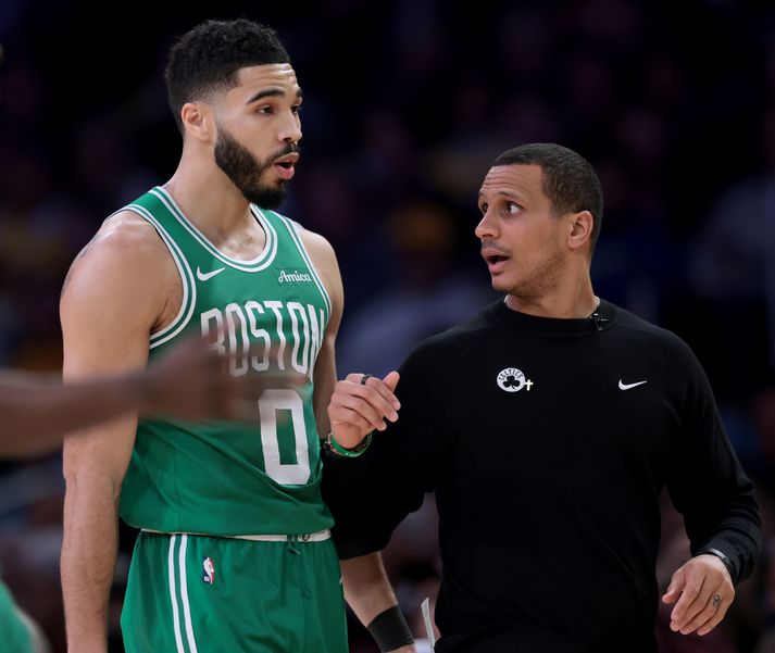 Joe Mazzulla hefur staðið sig vel í starfi þjálfara Boston Celtics en verður án Jayson Tatum næsta vetur.
