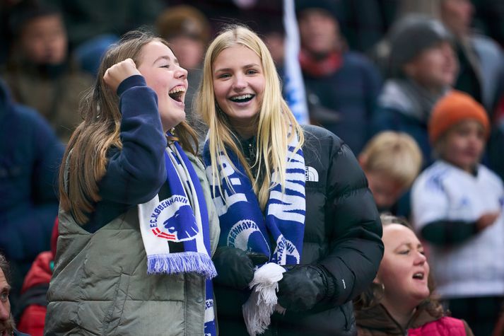 Þessar stuðningskonur FC Kaupmannahafnar ættu að fagna því að nú er loksins að koma kvennalið hjá félaginu.