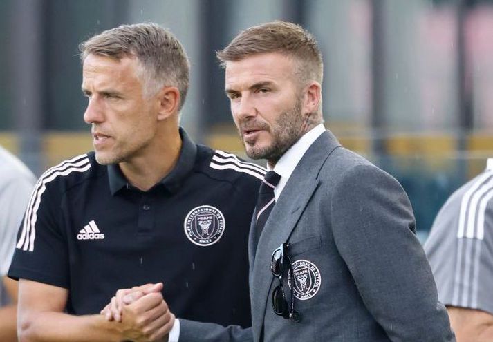 Staðan er strembin hjá félögunum Phil Neville og David Beckham vestanhafs.