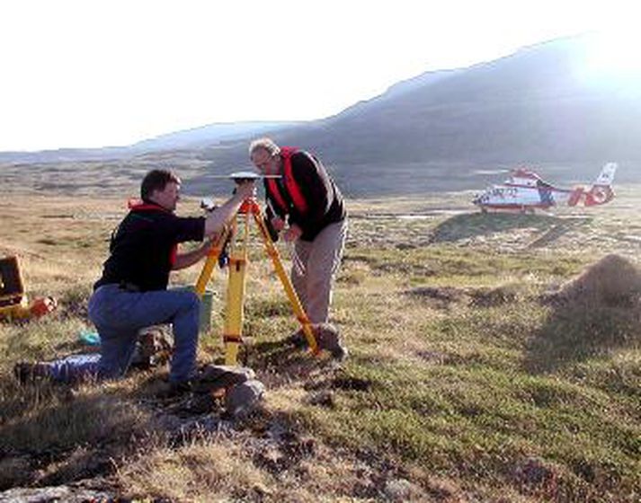 Landmælingamenn við störf.