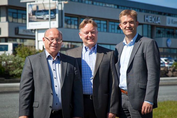 Kim Skovgaard Rasmussen, stjórnarformaður Heklu, Friðbert Friðbertsson, forstjóri Heklu, og Ulrik Schönemann, framkvæmdastjóri Volkswagen í Danmörku.