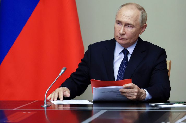 Vladimir Putin Rússlandsforseti. Rússar hafa nú lýst yfir neyðarástandi, en Úkraínumenn hófu gagnárás innan landamæra Rússlands í vikunni.