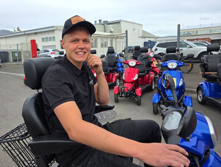 Viðar Ernir Reimarsson, eigandi og framkvæmdastjóri „Akureyri Scooters” en hann er ekki nema tuttugu ára gamall og strax komin út í fyrirtækjarekstur með góðum árangri.