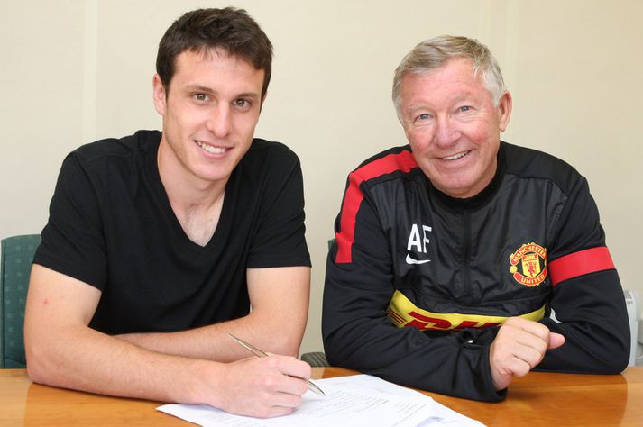 Henriquez eftir undirritunina hjá United.