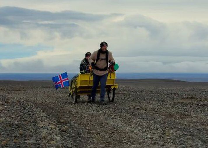 Begur lagði af stað á mánudag.