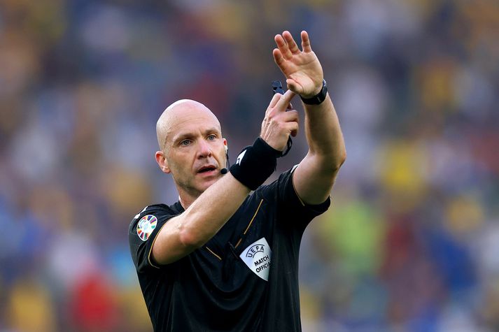 Anthony Taylor verður á flautunni á föstudag.