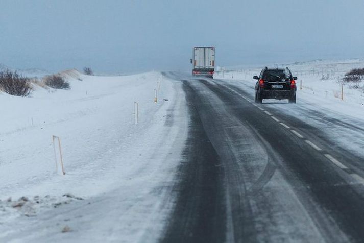 Betra er að vera við öllu búinn um næstkomandi helgi. Búast má við vetrarfærð á norðanverðu landinu. 