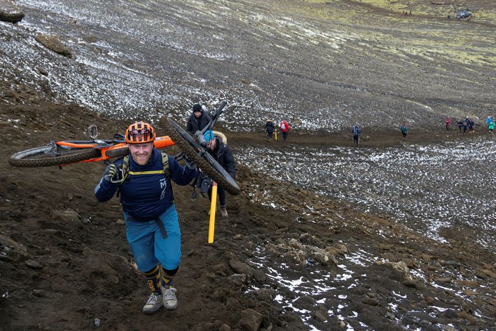 Fjöldi fólks hefur lagt leið sína í Geldingadali til að sjá eldgosið, sem þykir mikið sjónarspil. Myndin er úr safni.