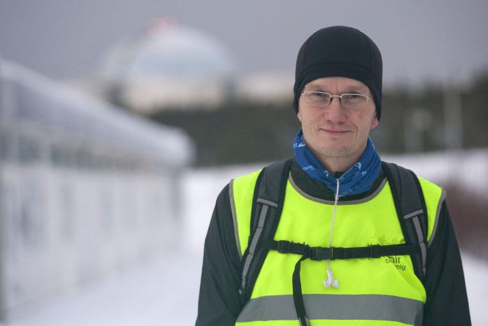 Guðmundur í hlaupagallanum rétt áður en hann hljóp heim úr vinnunni seinni partinn í gær.