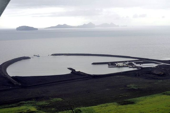 Framkvæmdir við Markarfljót snúast um að verja höfnina gegn framburði fljótsins. Ósar fljótsins eru stutt frá höfninni og því er gripið til þess ráðs að beina henni til austurs. fréttablaðið/óskar