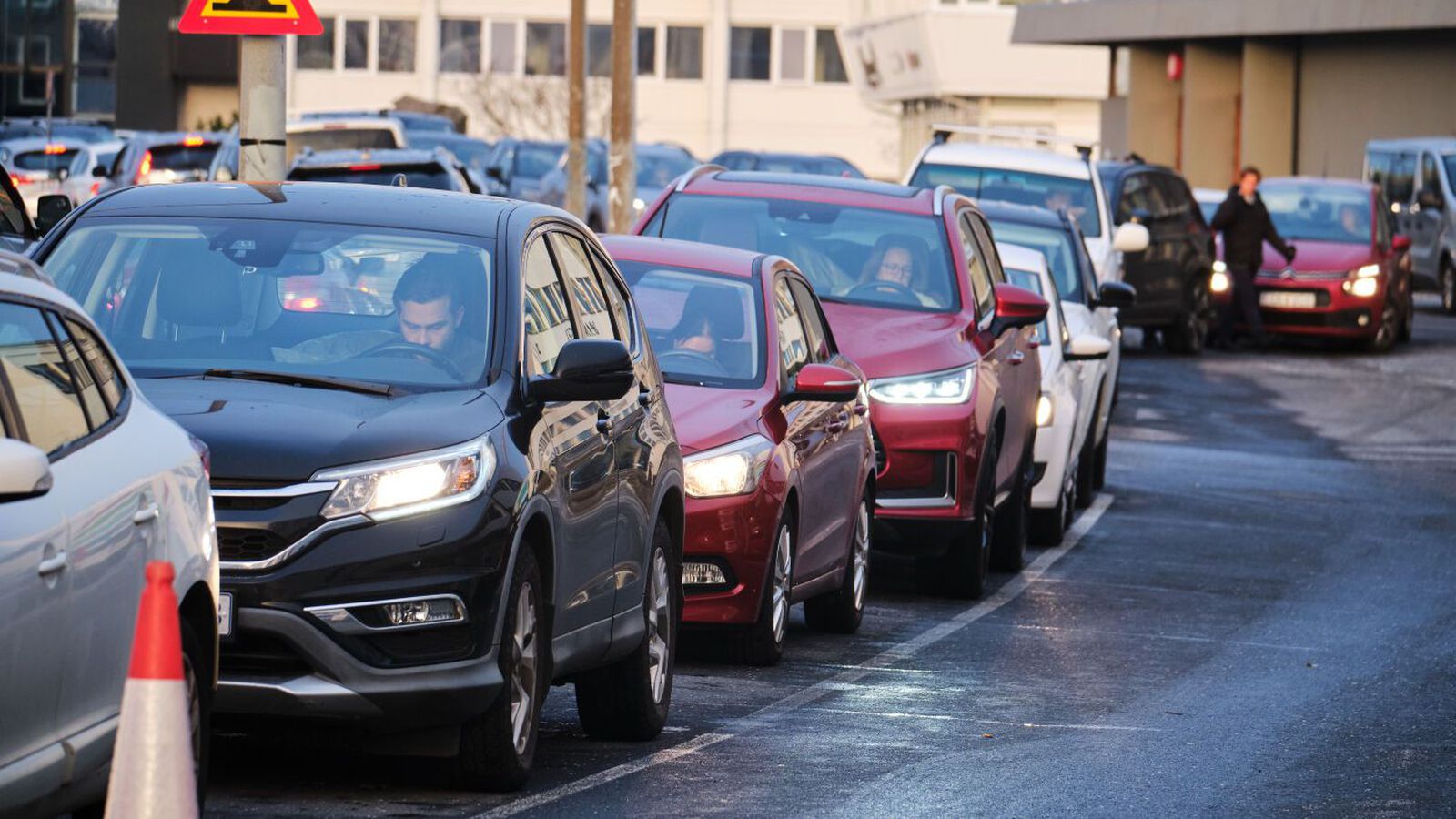 Byrja ekki að sekta á morgun