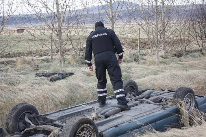 Ökumaðurinn gekk út úr bílnum alheill en hann var einn á ferð og í öryggisbelti.