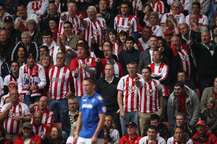 Scott Allan, leikmaður Portsmouth, fær að heyra það frá stuðningsmönnum Southampton í leik liðanna árið 2012.