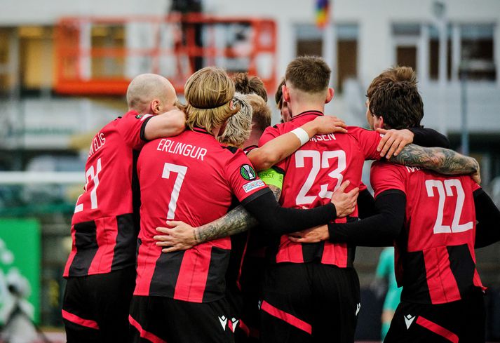 Víkingur vann afar öruggan 8-0 sigur.