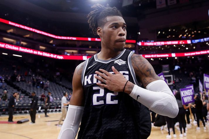 Richaun Holmes er leikmaður Sacramento Kings en hann er með 12,8 stig og 8,3 fráköst að meðaltali til þessa á tímabilinu. Hann er 208 sentímetra og 108 kílóa kraftframherji.