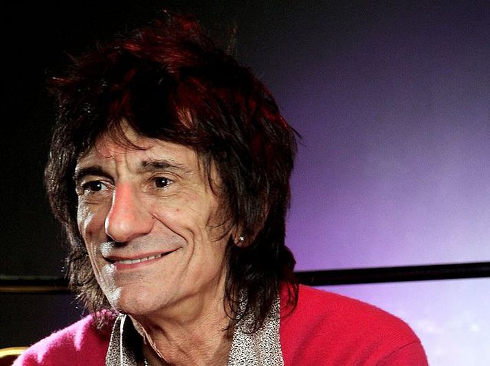 í Rugli
Ronnie Wood virðist vera í miklu rugli og drekkur tvær flöskur af vodka á dag ef marka má fréttir News of the World.
Nordic Photos/Getty