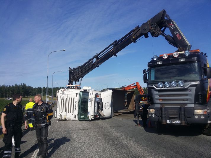 Lokunin mun standa í eina eða tvær klukkustundir.