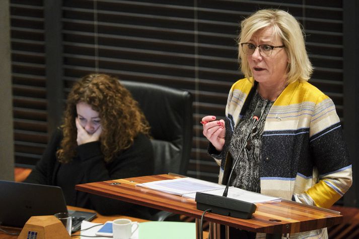 Vigdís Hauksdóttir, oddviti Miðflokksins í Reykjavík, skorar á Aron Leví að stefna henni.