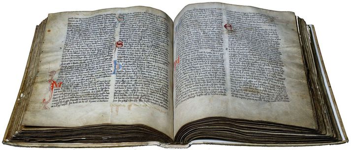 Meðal handritanna er Fríssbók, Codex Frisianus, þar sem í er að finna Heimskringlu.