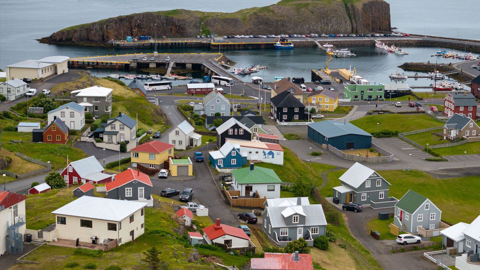 Gular við­varanir og allt að tuttugu og sjö stig