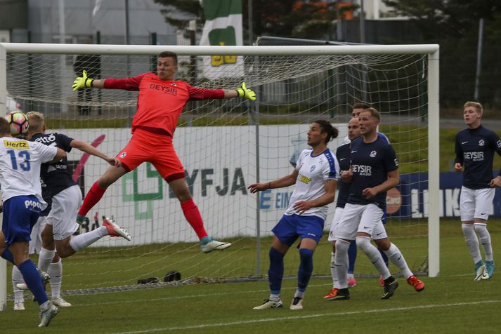 Sindri gerir sig breiðan í anda Peters Schmeichel.