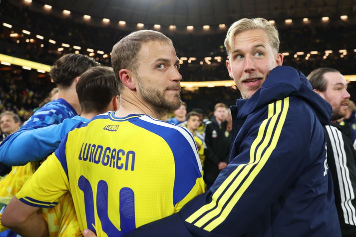 Gustav Lundgren fagnar hér HM-sætinu með Herman Johansson úr sænska landsliðinu en nokkrum dögum síðar tóku örlögin í taumana.