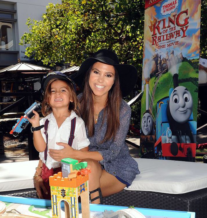 Kourtney sést hér með elsta syni sínum Mason en hún á nú von á sínu þriðja barni.