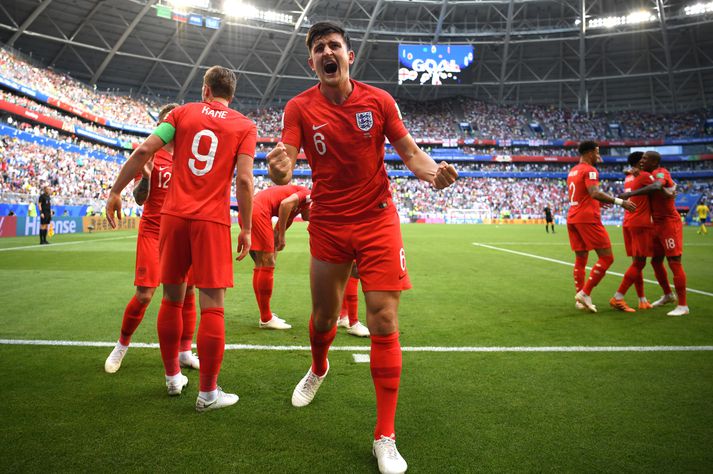 Harry Maguire fagnar marki sínu í leiknum í gær.