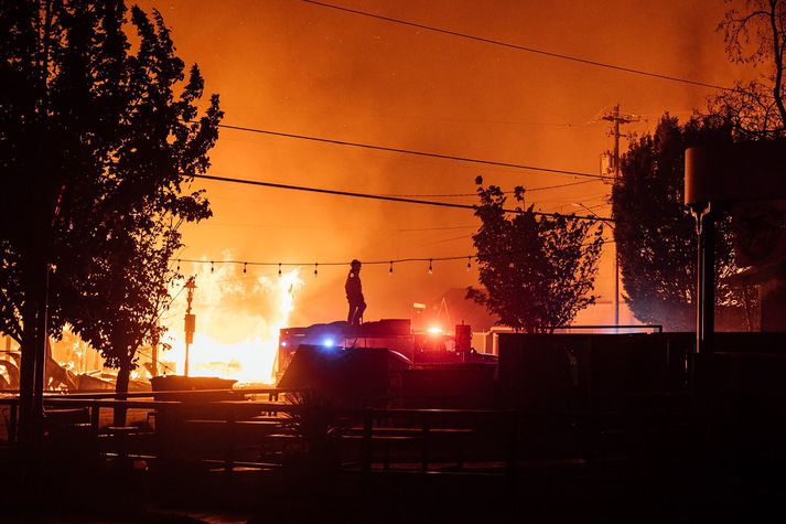 Tugir þúsunda hafa þurft að yfirgefa heimili sín í Oregon, og víðar, vegna eldanna.