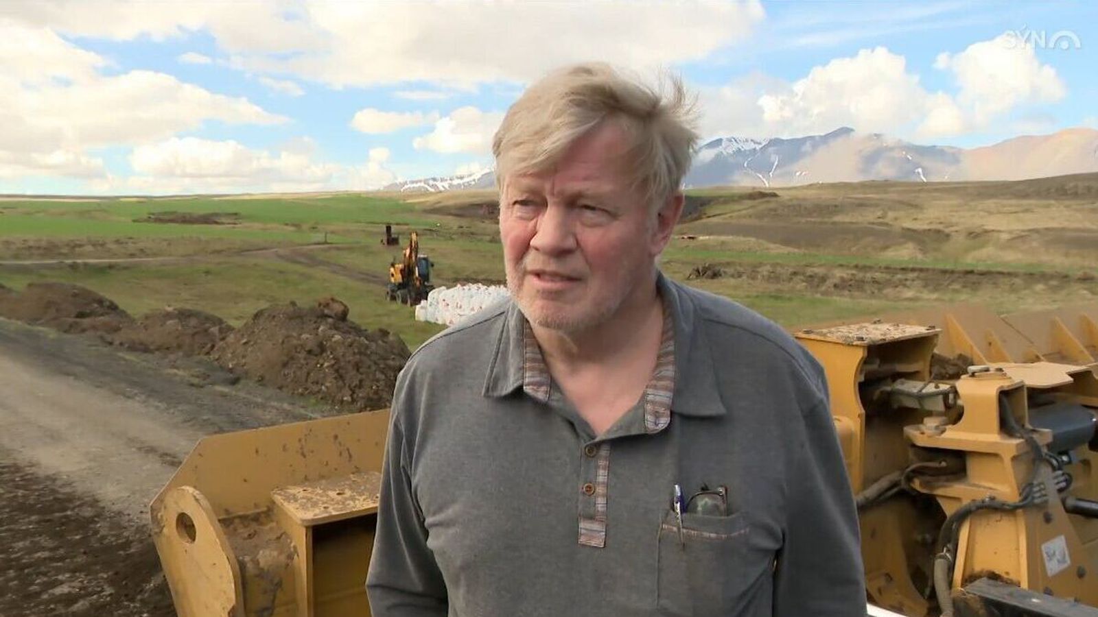 Ýtukarl á átt­ræðis­aldri er enn að bæta vegina