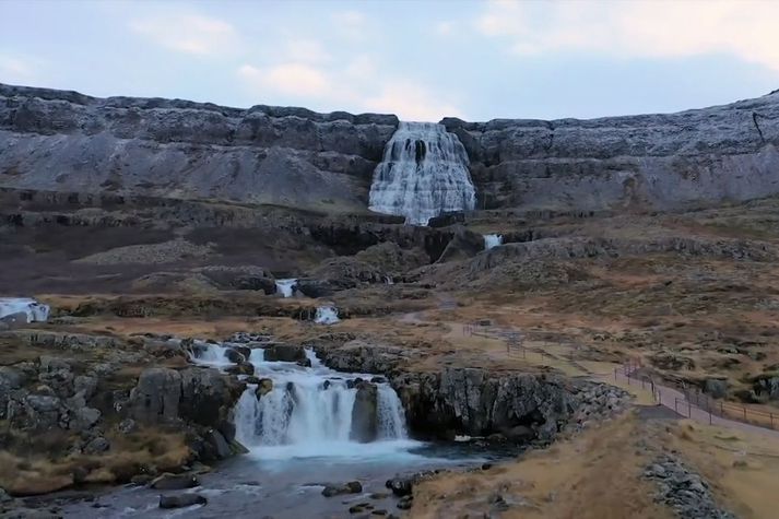 Fossinn Dynjandi í Arnarfirði kominn með gráan kraga.