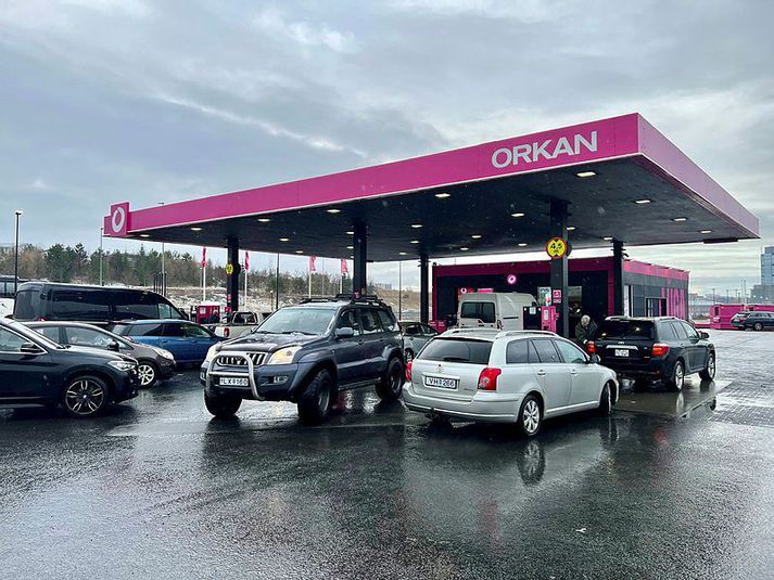 Frá bensínstöð Orkunnar á Reykjanesbraut þar sem enn er hægt að fá bensín.