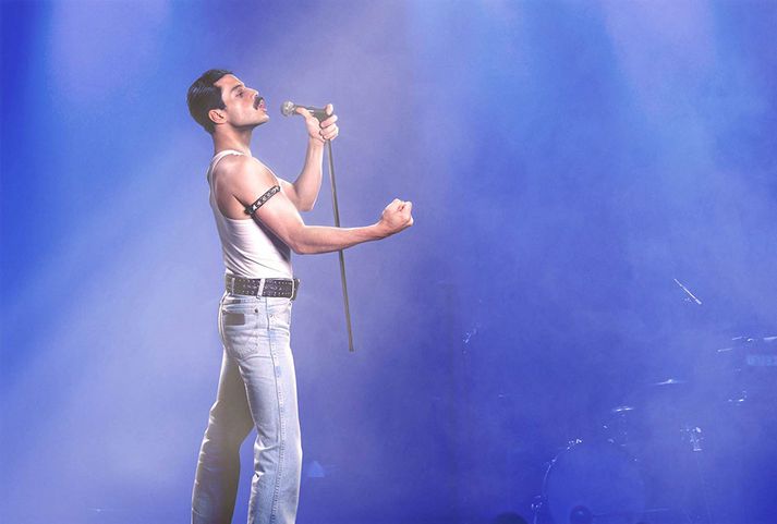 Rami Malek í hlutverki Freddie Mercury í kvikmyndinni Bohemian Rhapsody. Malek var valinn besti leikari í aðalhlutverki á Golden Globe-verðlaunahátíðinni fyrr í mánuðinum.