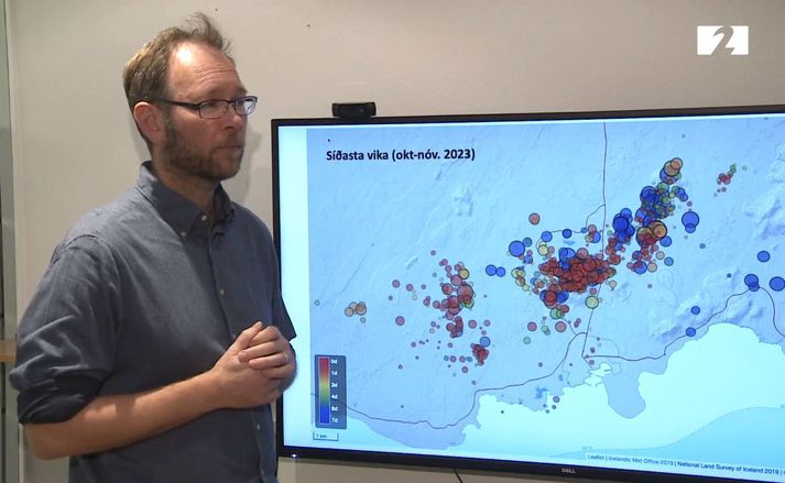 Halldór Geirsson, jarðeðlisfræðingur við Jarðvísindastofnun Háskóla Íslands. Kortið sýnir skjálftana á umbrotasvæðinu síðustu viku.