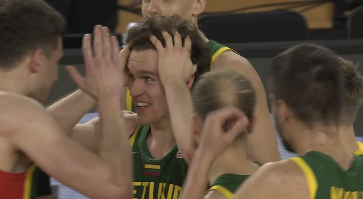 Ignas Sargiunas breyttist í Reggie Miller í Lundúnum í gær og trúði vart eigin augum eftir að hafa tryggt Litáum sigur.