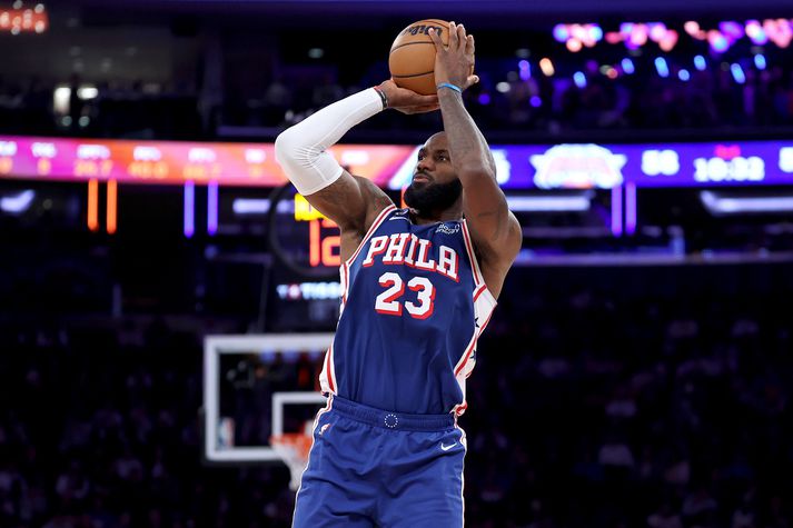 Enginn hefur spilað jafn mörg tímabil í NBA-deildinni og LeBron James