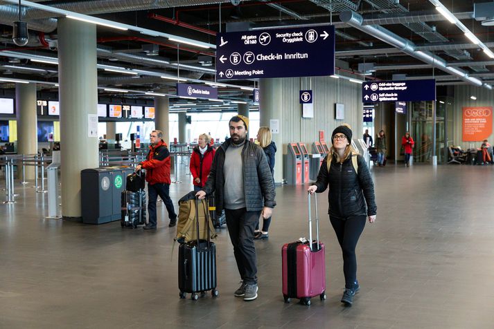 Keflavíkurflugvöllur og Leifsstöð Fáir á ferli og flugvélum lagt vegna samkomubanns víða um heim vegna Covid-19