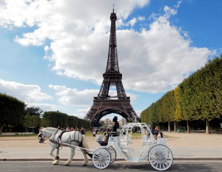 Eiffel-turninn er einn frægasti ferðamannastaður veraldar.