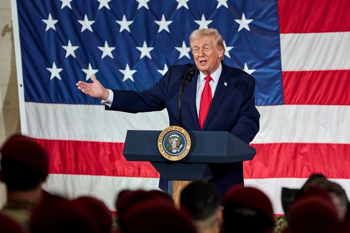 Donald Trump ávarpaði hermenn í Norður-Karólínu á dögunum. Hann er nú sagður líklegur til að skipa hernum að gera árásir gegn klerkastjórninni í Íran.