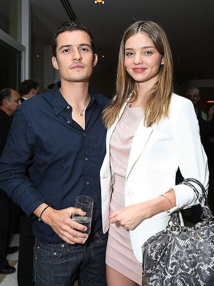 Nýgiftu hjónin Orlando Bloom og Miranda Kerr eiga von á barni samkvæmt erlendum fjölmiðlum.  Fréttablaðið/getty