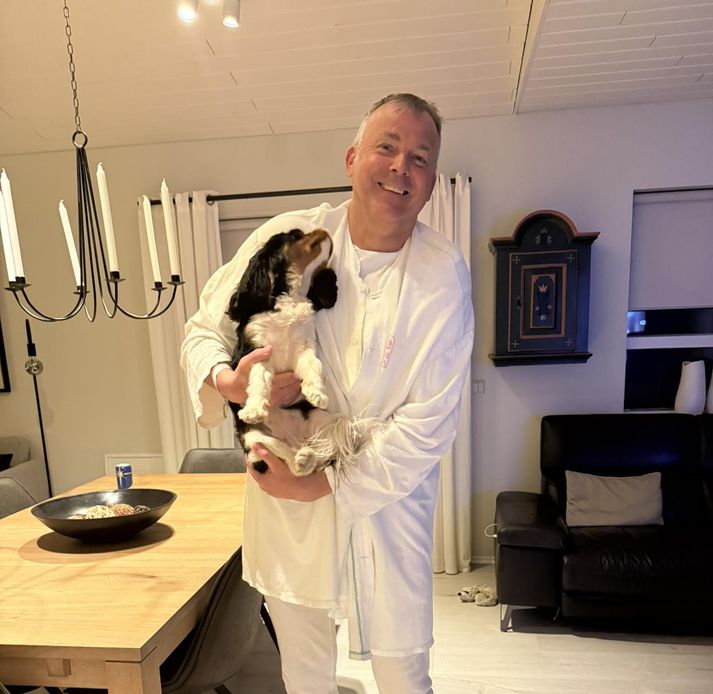 Jón Pétur Zimsen er þingmaður Sjálfstæðisflokksins og fyrrverandi skólastjóri.