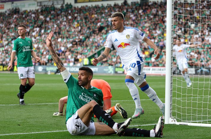 Guðlaugur Victor Pálsson í leiknum gegn Leeds United á Home Park, heimavelli Plymouth Argyle, í lokaumferð ensku B-deildarinnar í dag.