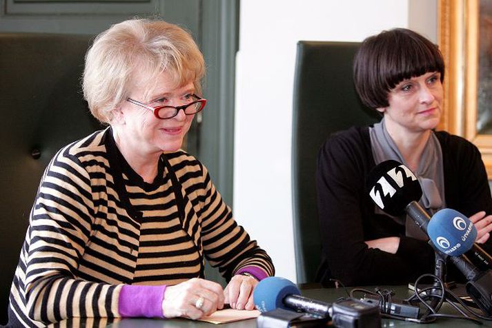 Eva Joly ráðgjafi og Ragna Árnadóttir dómsmálaráðherra á blaðamannafundi í marslok.