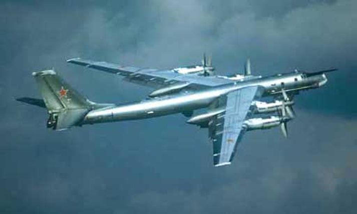 Rússnesk sprengjuflugvél af gerðinni Tupolev Tu-95, svonefndur Björn.