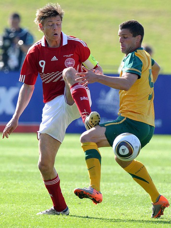 Jon Dahl Tomasson í leiknum.