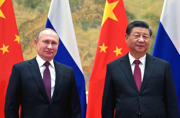 Vladímír Pútín með XI Jinping, forseta Kína, þegar þeir hittust örfáum vikum áður en Rússar réðust inn í Úkraínu í febrúar í fyrra. Á fundinum ítrekuðu þeir vinasamband ríkjanna.