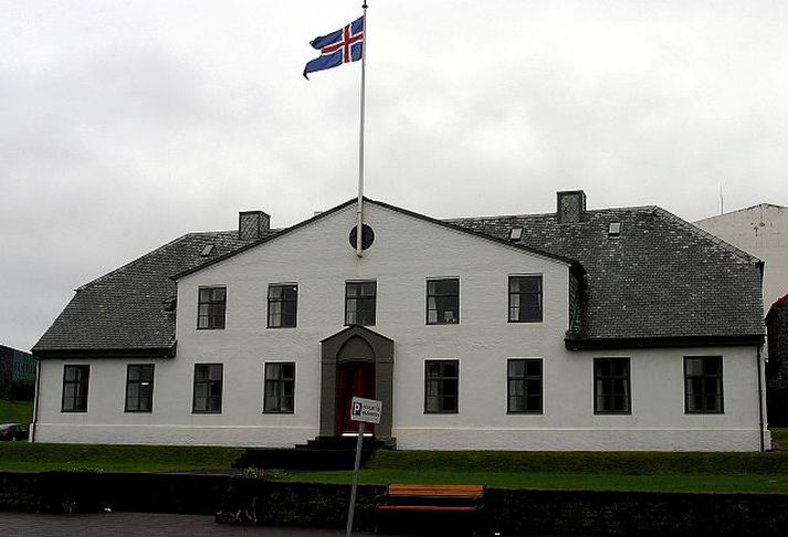 Notkun kreditkorta ráðherra á nafni ríkisins er sögð bundin við kostnað vegna ferðalaga og ekki til persónulegra innkaupa.