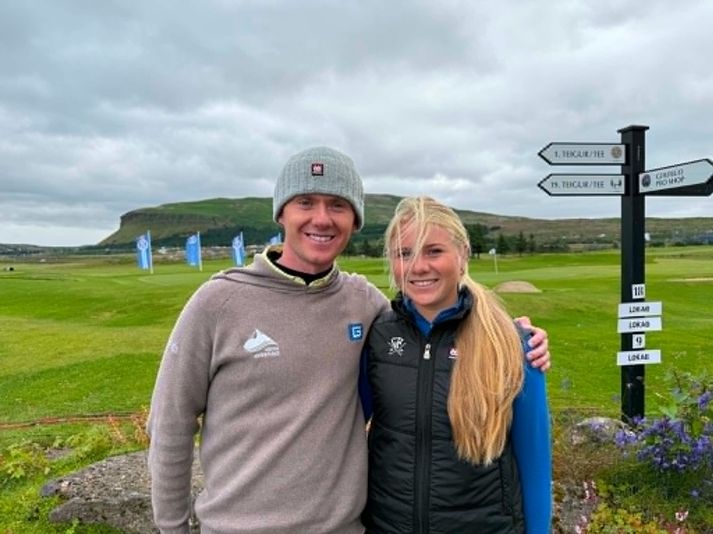 Systkinin Dagbjartur og Perla Sól Sigurbrandsbörn keppa bæði á Íslandsmótinu í golfi sem hefst í dag.